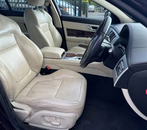Jaguar XF 3.0D V6 Premium Luxury 11 Services Gold #24