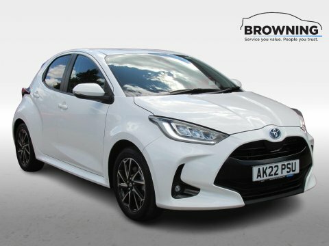 Toyota Yaris Design Fhev White