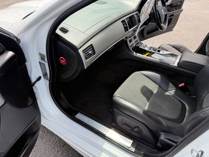 Jaguar XF 2012 62 2.2D Grey #41