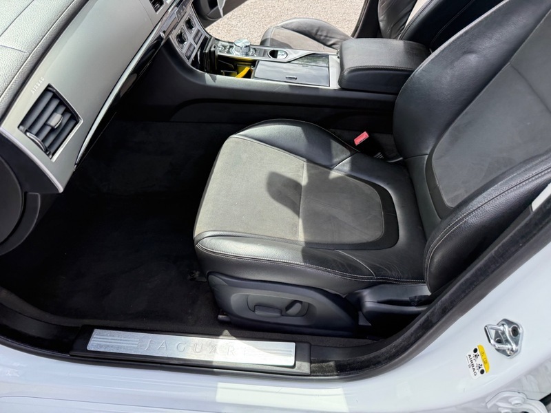 Jaguar XF 2012 62 2.2D Grey #40