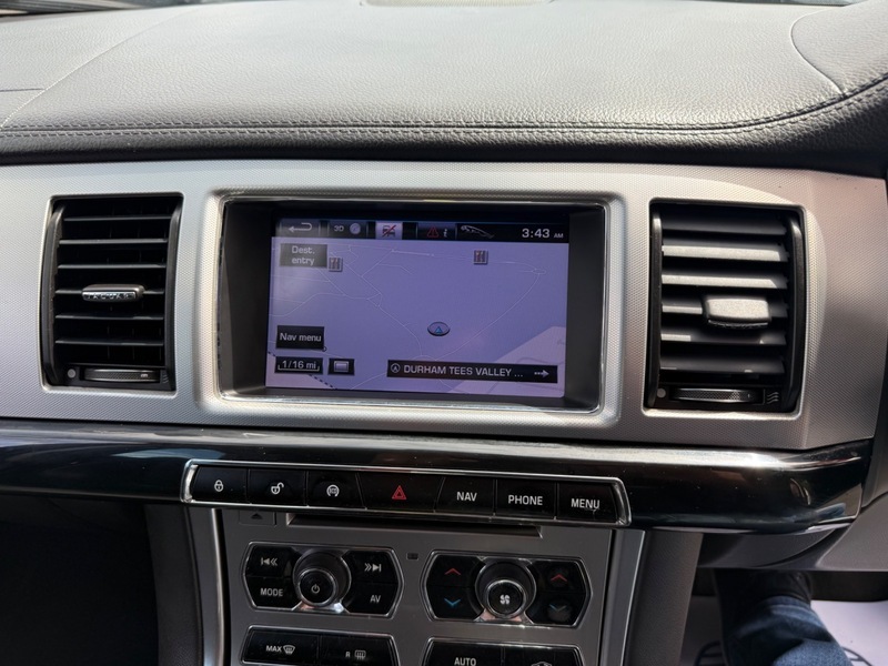Jaguar XF 2012 62 2.2D Grey #28