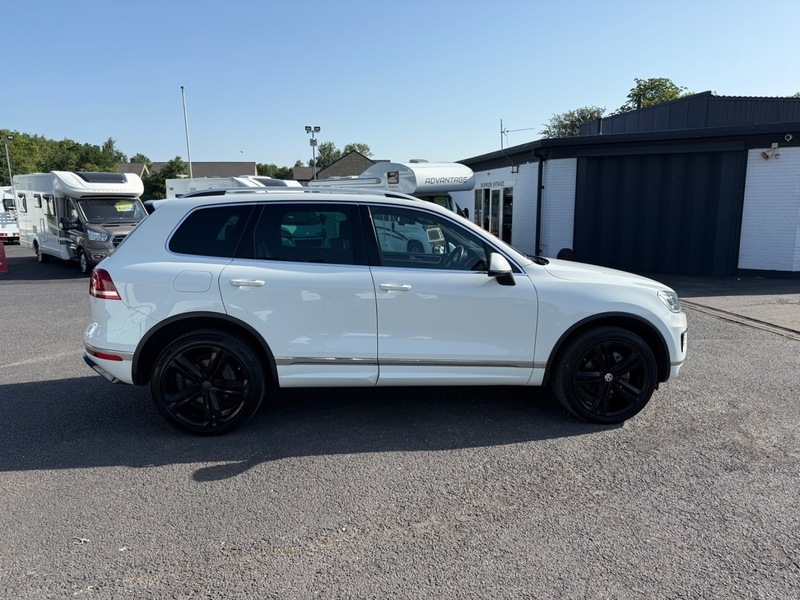 Volkswagen Touareg V6 R-line Plus Tdi White #4