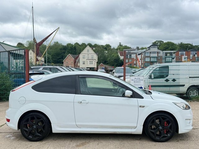 Ford Focus Zetec 5-Door Black #2