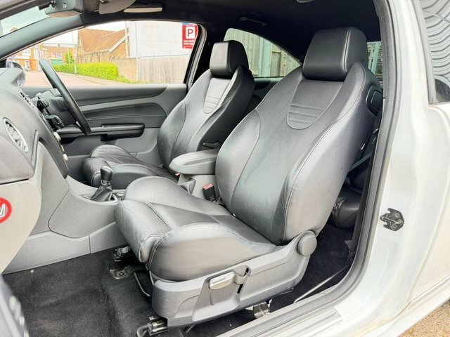 Ford Focus Zetec 5-Door Black #13
