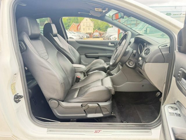 Ford Focus Zetec 5-Door Black #9