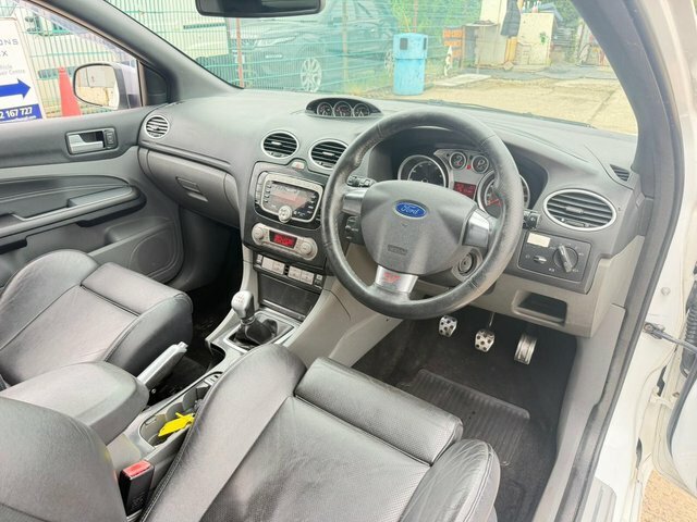 Ford Focus Zetec 5-Door Black #11