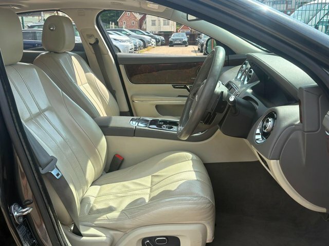 Jaguar XJ Saloon 3.0D V6 Portfolio Euro 5 Ss Lw Red #9