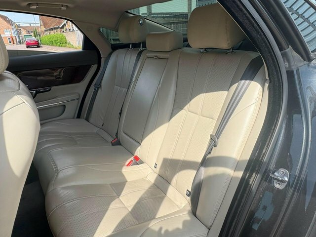 Jaguar XJ Saloon 3.0D V6 Portfolio Euro 5 Ss Lw Red #16