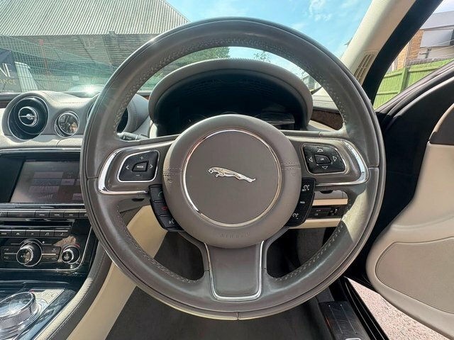 Jaguar XJ Saloon 3.0D V6 Portfolio Euro 5 Ss Lw Red #21