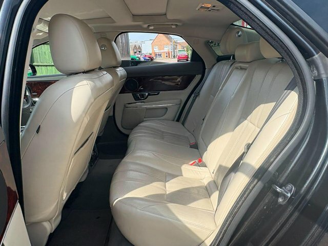 Jaguar XJ Saloon 3.0D V6 Portfolio Euro 5 Ss Lw Red #15