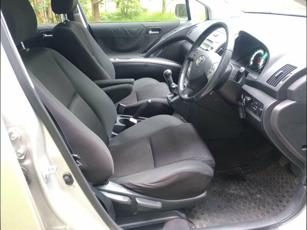 Toyota Corolla Verso 1.8 Vvt-i T3 Silver #2