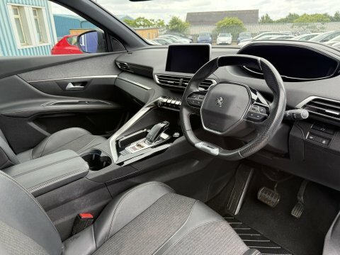 Peugeot 3008 1.2 Puretech Gt White #2