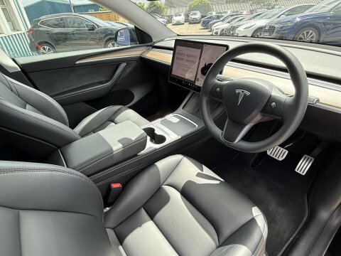 Tesla Model Y Dual Motor Performance Black #2