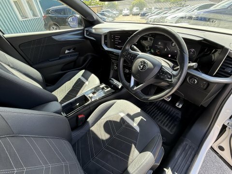Vauxhall Mokka-e 50Kwh Ultimate White #2