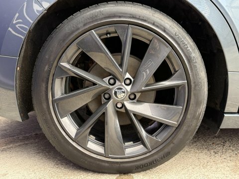Skoda ENYAQ Suv Black #13