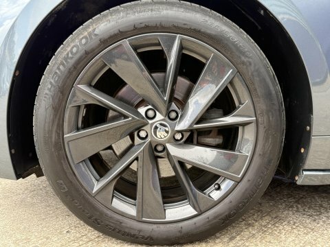 Skoda ENYAQ Suv Black #15