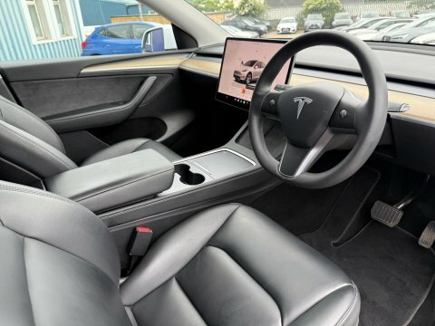 Tesla Model Y Dual Motor Long White #2