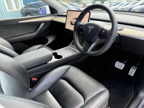 Tesla Model Y Dual Motor Performance White #2