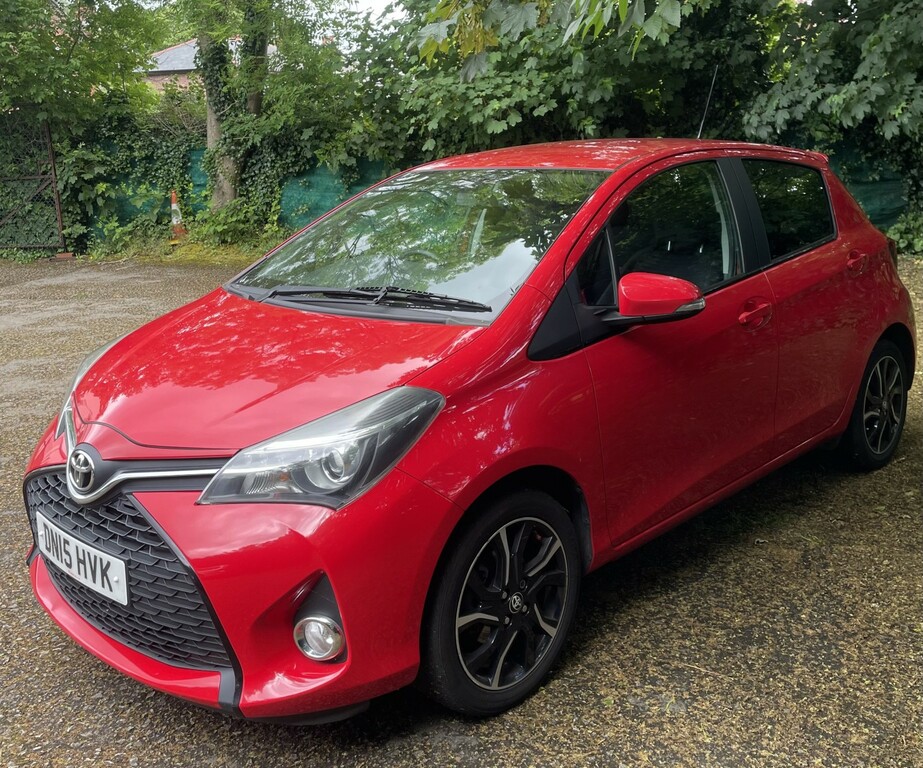 Toyota Yaris 1.3 Dual Vvt-i Sport 201515 DN15HVK Red #3