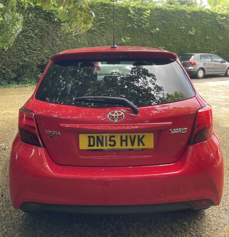Toyota Yaris 1.3 Dual Vvt-i Sport 201515 DN15HVK Red #6