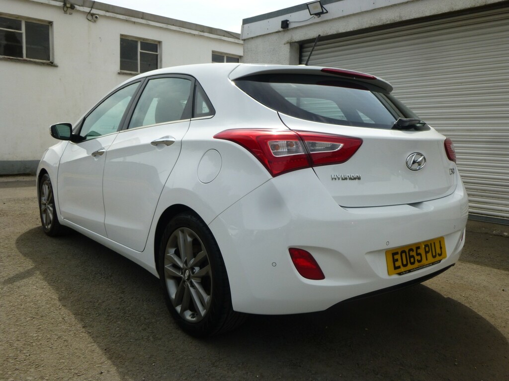 Hyundai I30 1.6 Crdi 134 Bhp Blue Drive Premium Edition 20 R T EO65PUJ White #4