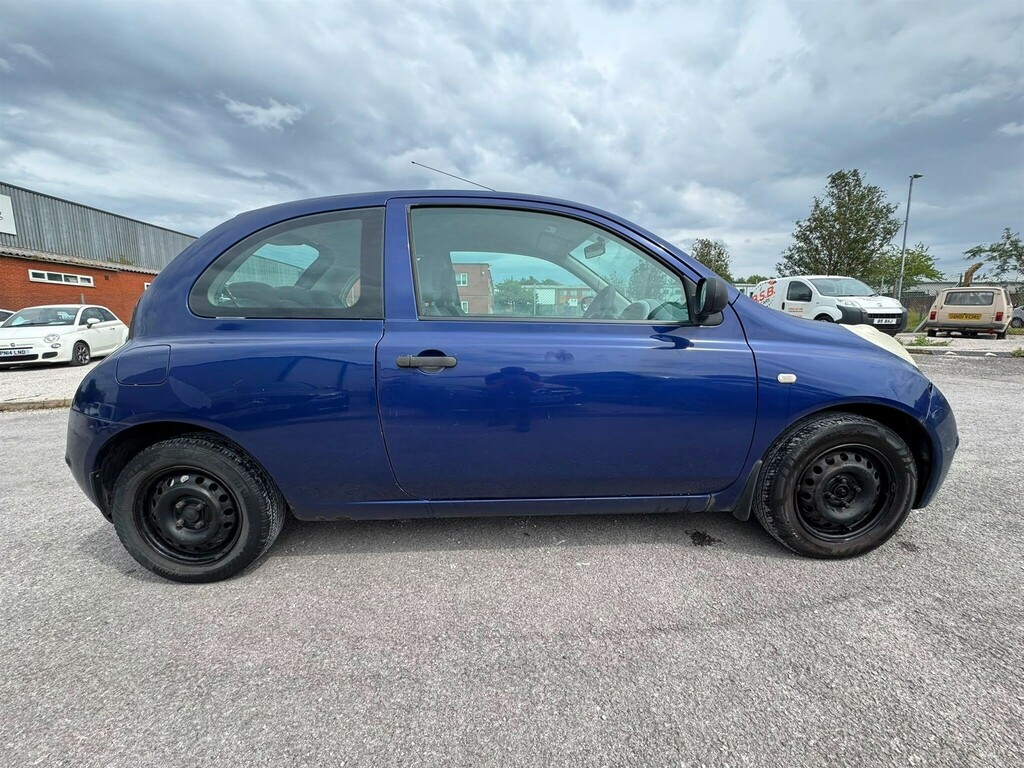 Nissan Micra 1.0 E Silver #7