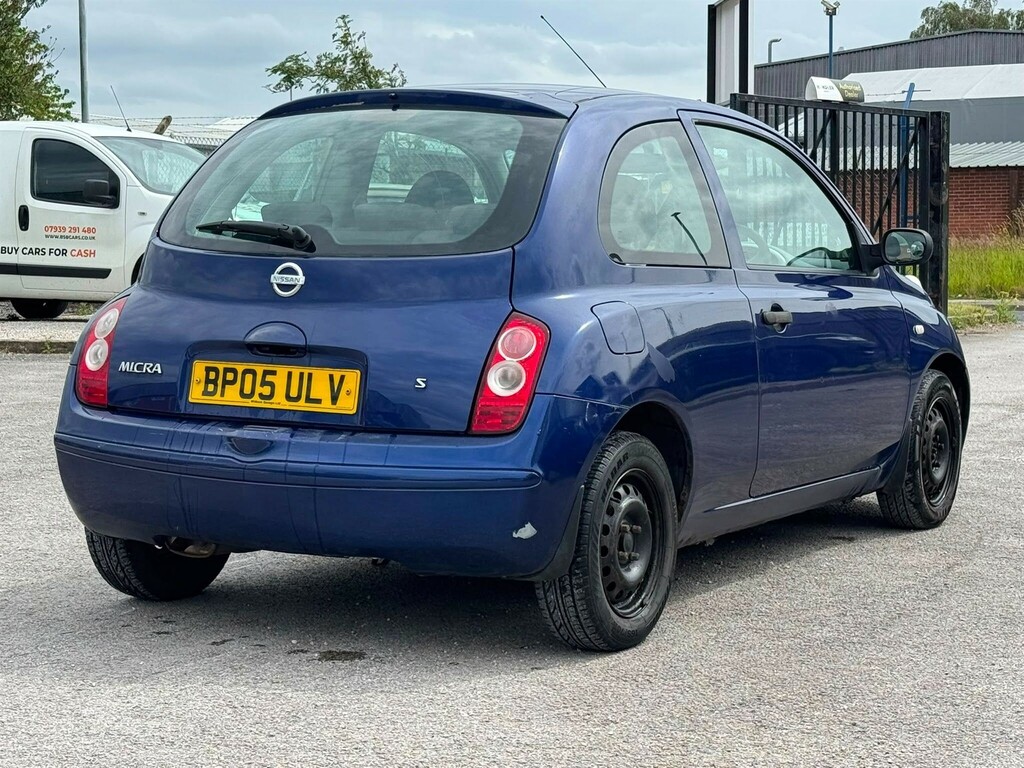 Nissan Micra 1.0 E Silver #8