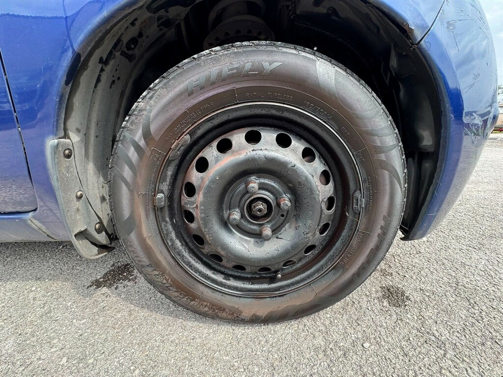 Nissan Micra 1.0 E Silver #10