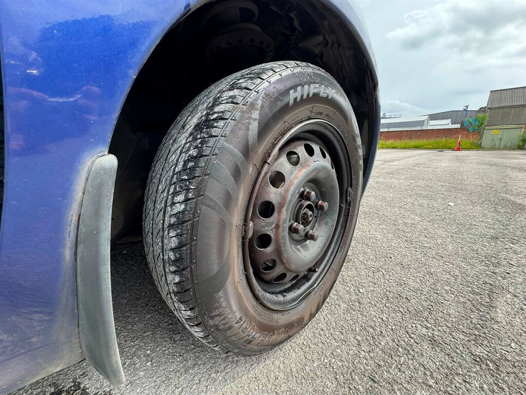 Nissan Micra 1.0 E Silver #11