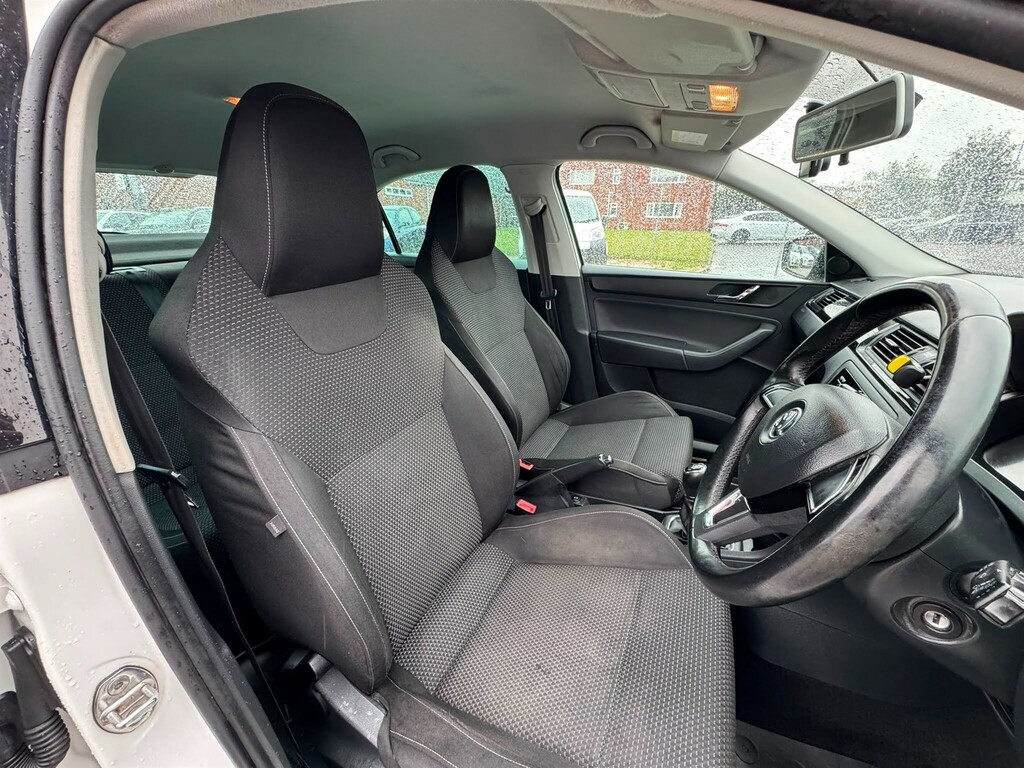 Skoda Rapid Hatchback Silver #10