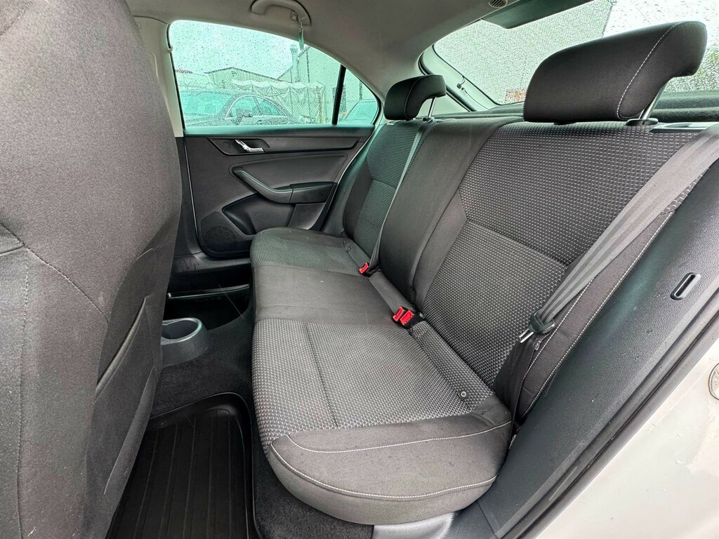 Skoda Rapid Hatchback Silver #12