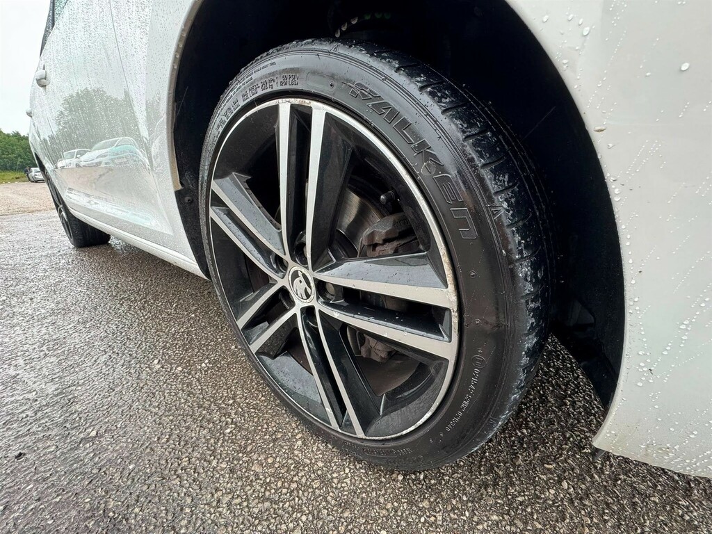 Skoda Rapid Hatchback Silver #16