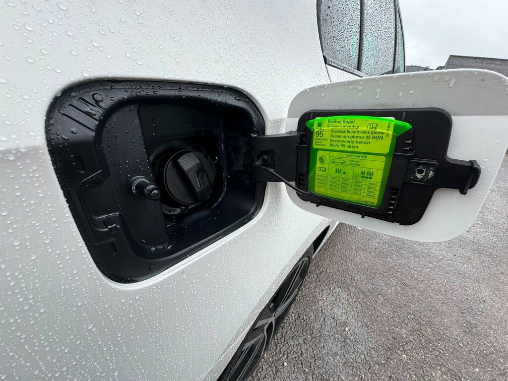 Skoda Rapid Hatchback Silver #15