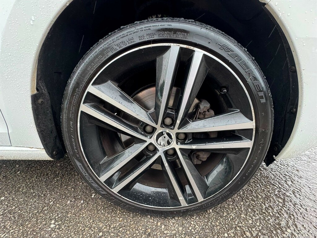 Skoda Rapid Hatchback Silver #17