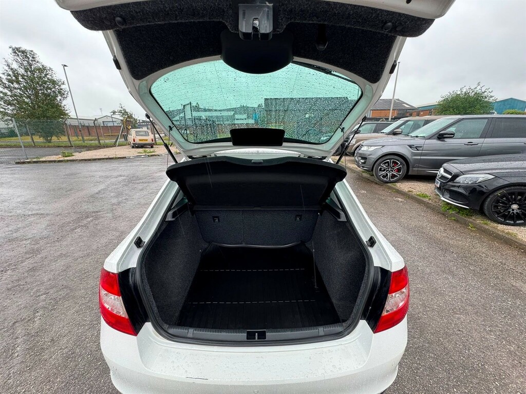 Skoda Rapid Hatchback Silver #28