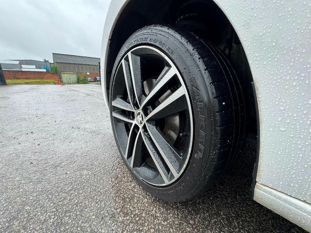 Skoda Rapid Hatchback Silver #25