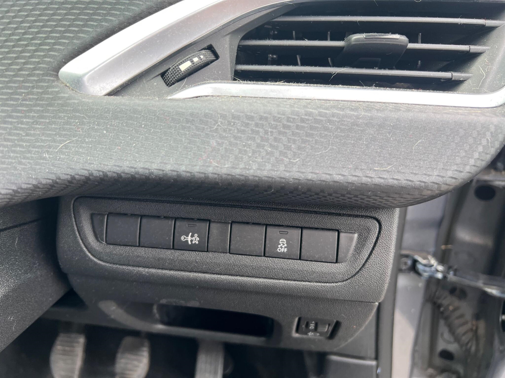 Peugeot 2008 Vti Active Suv White #14