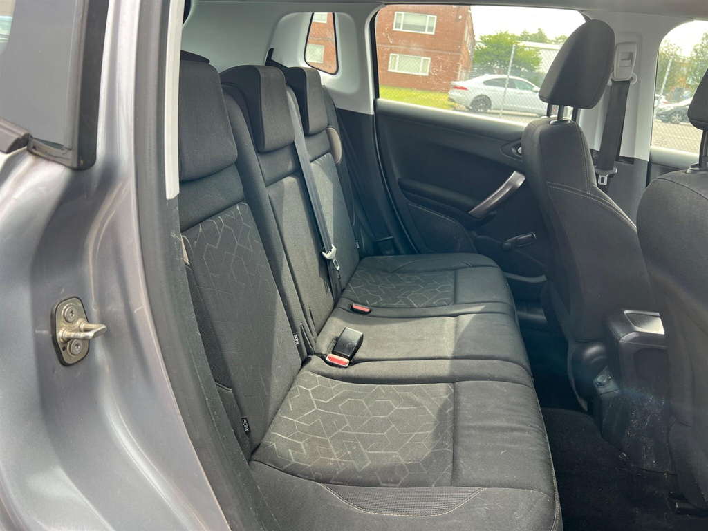 Peugeot 2008 Vti Active Suv White #9