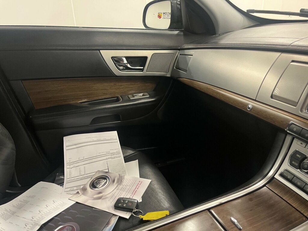 Jaguar XF Premium Luxury 2.2 D Black #37