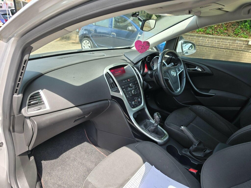 Vauxhall Astra Hatchback Silver #13