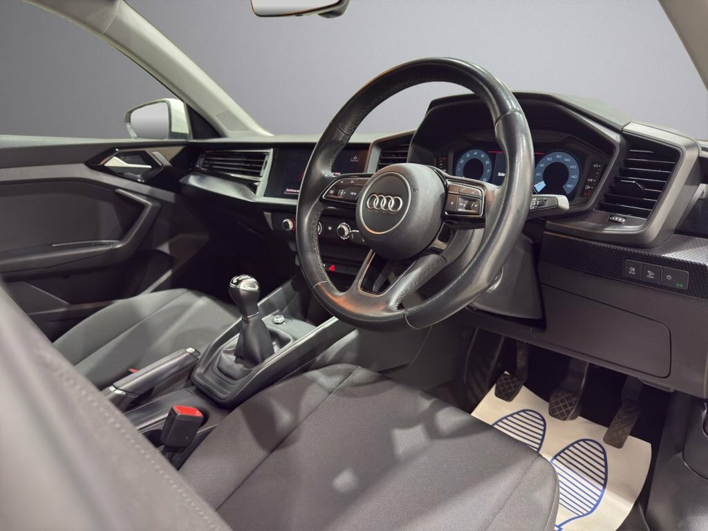 Audi A1 1L Technik RJ22JTZ White #2