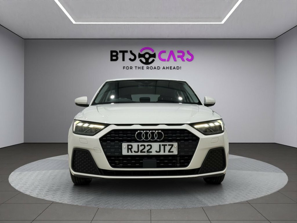 Audi A1 1L Technik RJ22JTZ White #4
