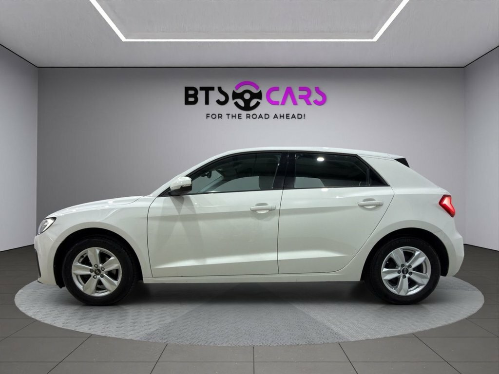 Audi A1 1L Technik RJ22JTZ White #5