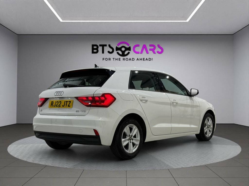 Audi A1 1L Technik RJ22JTZ White #3