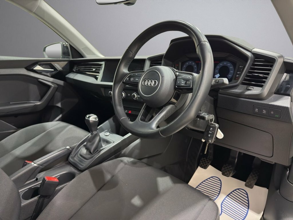 Audi A1 1L Technik WN22HDE Black #2