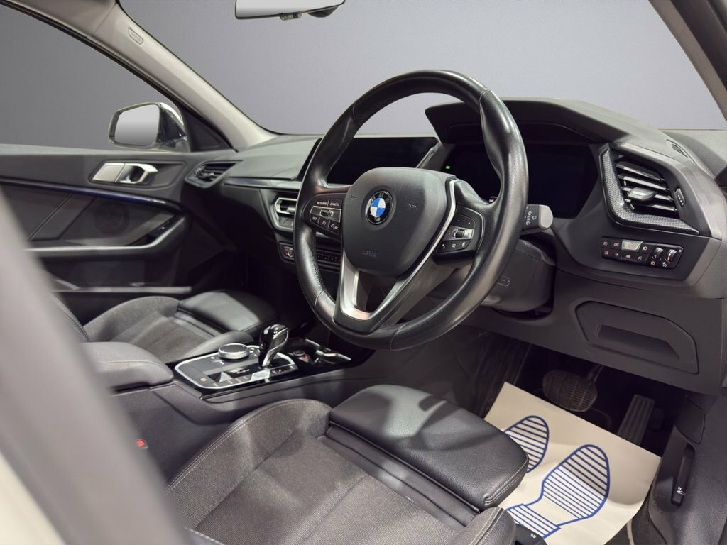 BMW 1 Series 1.5L Sport LB71GPV White #2