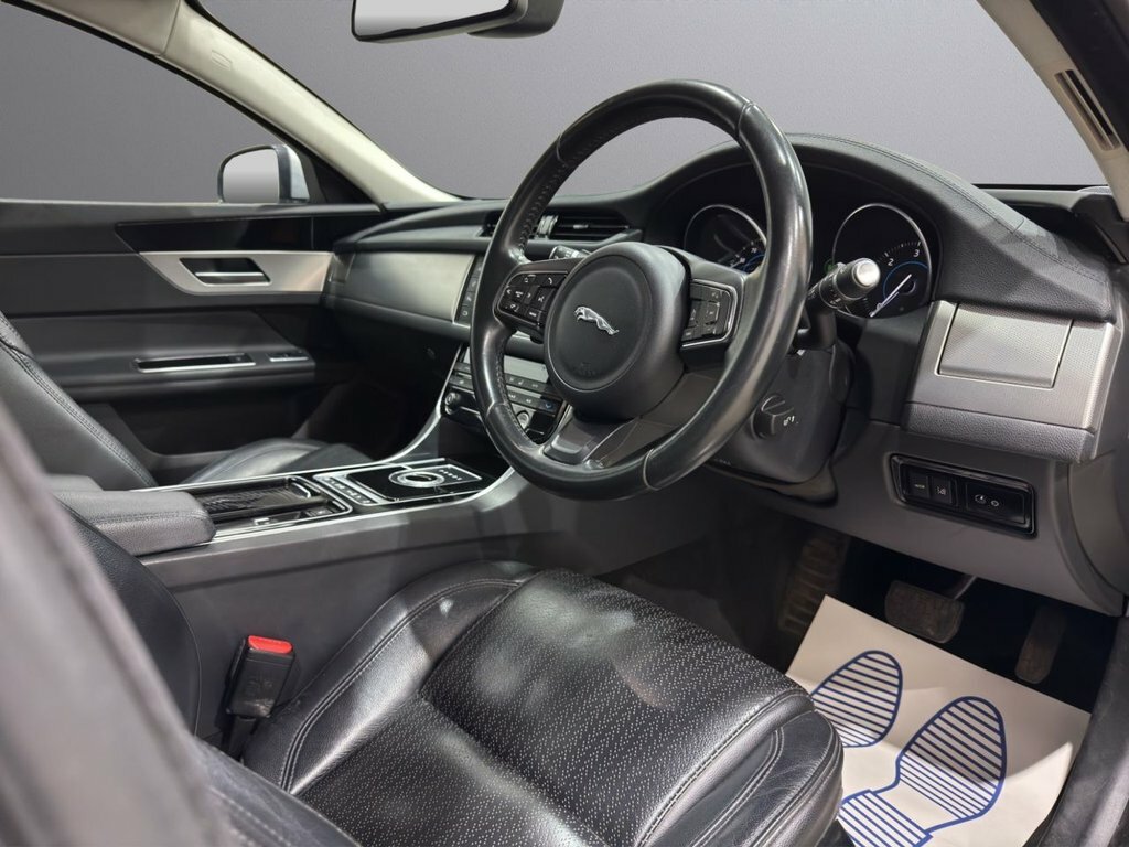 Jaguar XF 2L Prestige Silver #2