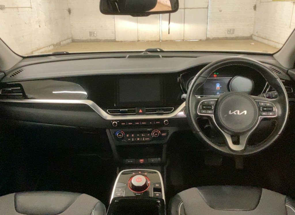 Kia e-Niro Suv LL71CBF White #2