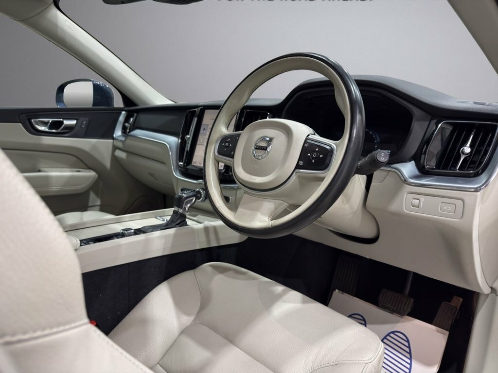Volvo XC60 2L Momentum LB67GOE Blue #2