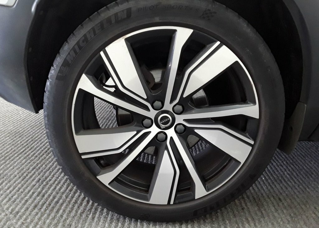 Volvo XC40 1.5L R-design Pro VX71FDC Silver #4
